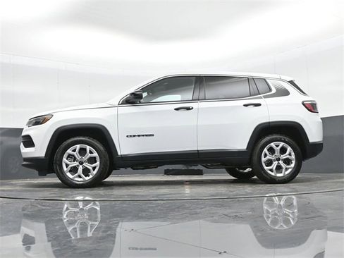 Used 2025 Jeep Compass Sport w/ Mopar Graphics Package image 43