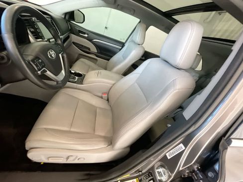 Used 2017 Toyota Highlander Limited image 11