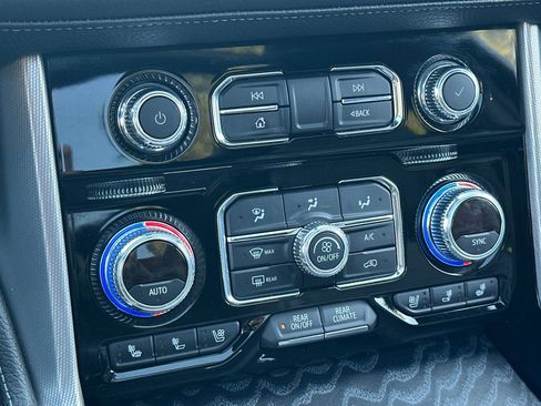 Used 2022 GMC Yukon XL Denali image 21