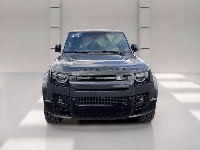 Used 2025 Land Rover Defender 110 V8 AWD/4WD image 8