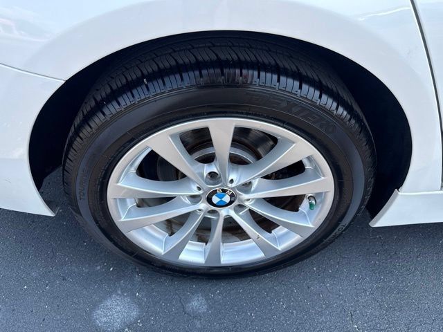 Used 2017 BMW 320i xDrive Sedan AWD/4WD image 11