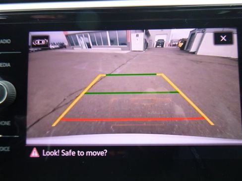 Used 2022 Volkswagen Atlas SE image 16