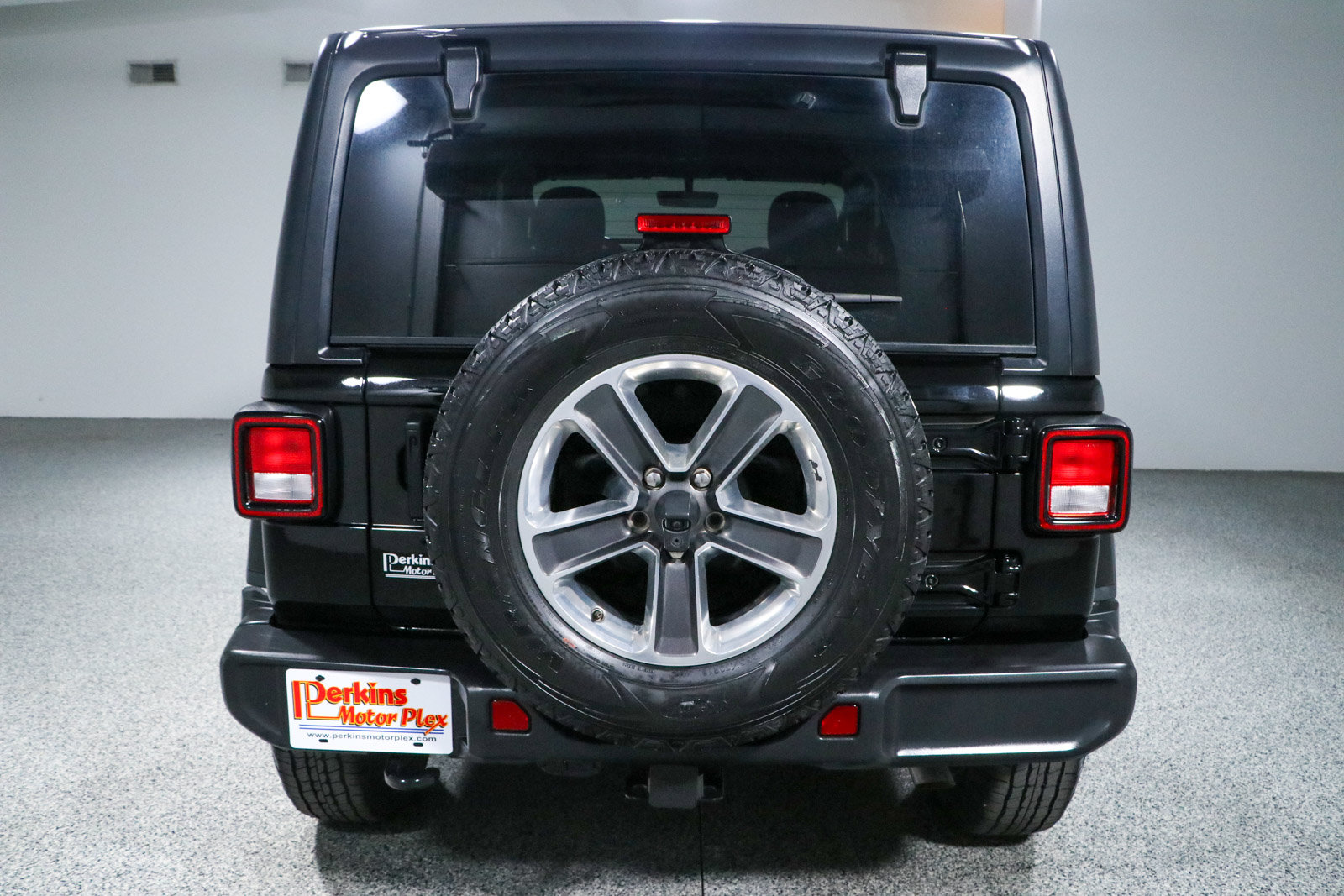 Used 2022 Jeep Wrangler Unlimited Sahara w/ Cold Weather Group AWD/4WD image 8