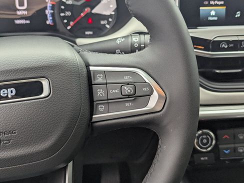 Used 2025 Jeep Compass Limited AWD/4WD image 30