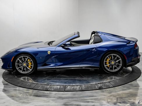 Used 2022 Ferrari 812 GTS RWD image 9