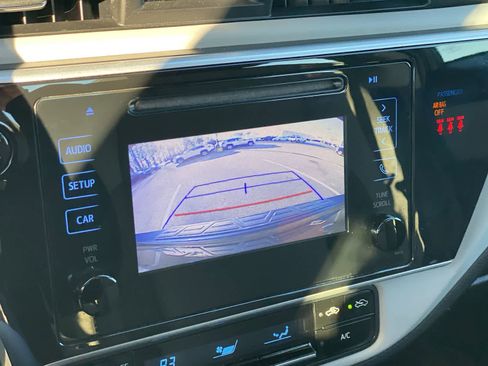 Used 2018 Toyota Corolla LE image 33