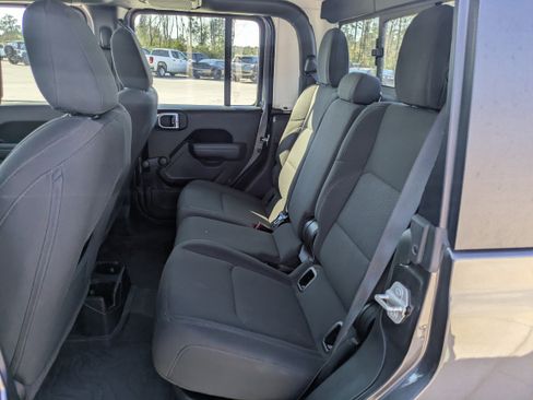 Used 2023 Jeep Gladiator Sport w/ Trailer Tow Package image 13