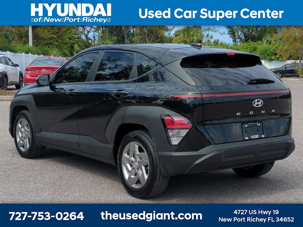 Certified 2025 Hyundai Kona SE FWD image 3