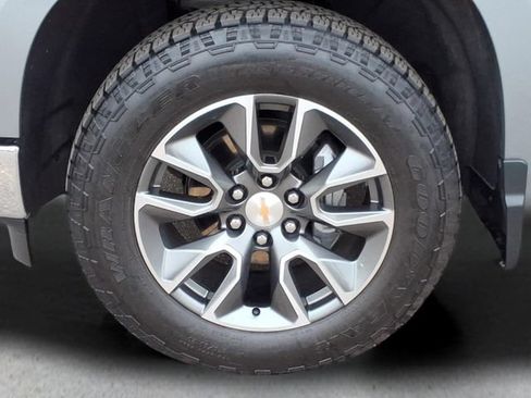 Used 2025 Chevrolet Silverado 1500 LT AWD/4WD image 10