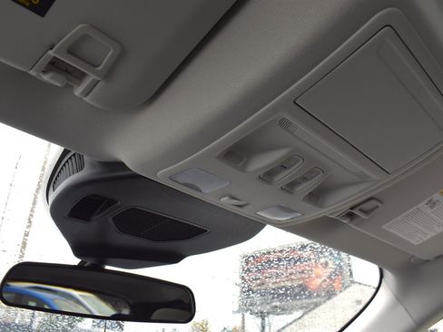 Used 2022 Ford Escape SE w/ SE Sport Appearance Package image 21