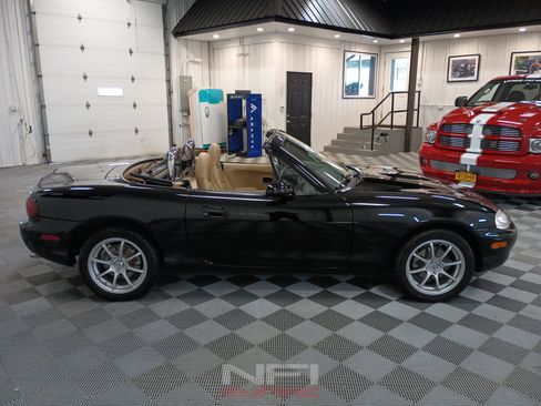 Used 1999 MAZDA MX-5 Miata RWD image 12