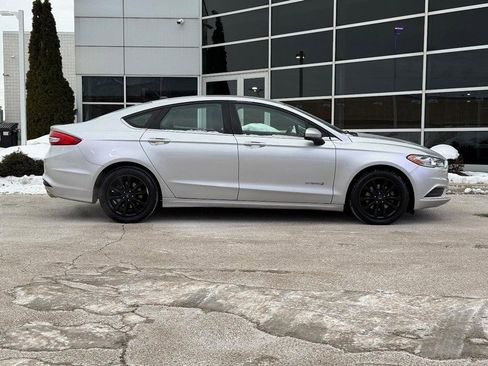 Used 2017 Ford Fusion SE image 2
