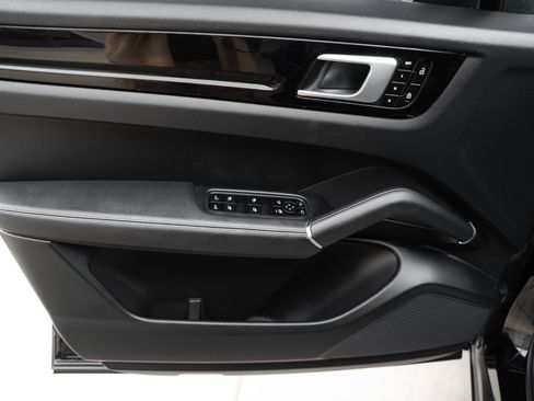 Used 2020 Porsche Cayenne S AWD/4WD image 19