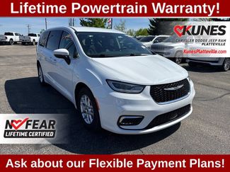 Used 2023 Chrysler Pacifica Touring-L FWD video 1