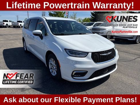 Used 2023 Chrysler Pacifica Touring-L FWD image 1