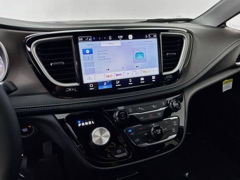 New 2027 Chrysler Pacifica Select FWD image 14