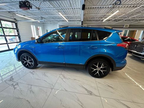 Used 2018 Toyota RAV4 SE AWD/4WD image 8