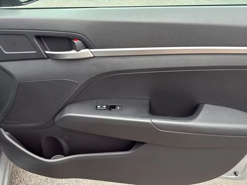 Used 2020 Hyundai Elantra SE w/ Cargo Package (C1) FWD image 15