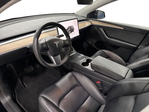 Certified 2023 Tesla Model Y Long Range AWD/4WD image 9