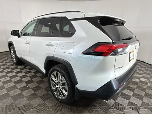 Used 2019 Toyota RAV4 Limited AWD/4WD image 4