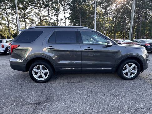 Used 2016 Ford Explorer XLT w/ Equipment Group 202A AWD/4WD image 7