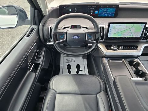 Used 2025 Ford Expedition Platinum AWD/4WD image 15