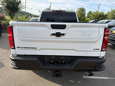 Used 2025 Chevrolet Silverado 2500 LTZ w/ LTZ Plus Package AWD/4WD image 3