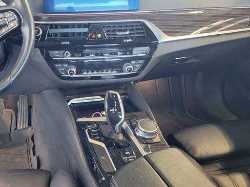 Used 2019 BMW 530i xDrive w/ Convenience Package AWD/4WD image 6