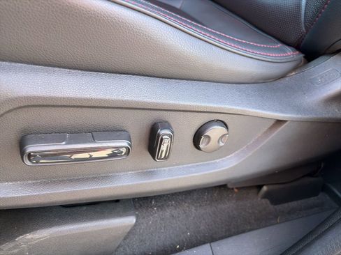 Used 2025 Honda Pilot Black Edition image 12