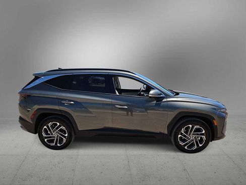Used 2025 Hyundai Tucson Limited AWD/4WD image 9