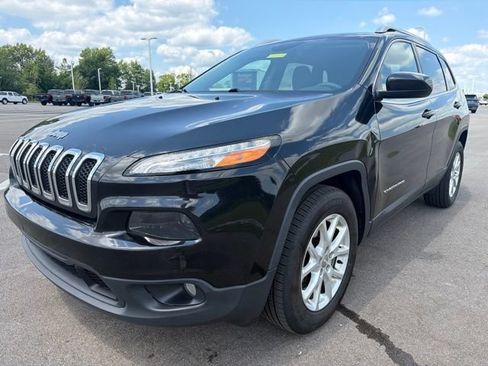 Used 2015 Jeep Cherokee Latitude w/ Comfort/Convenience Group AWD/4WD image 2