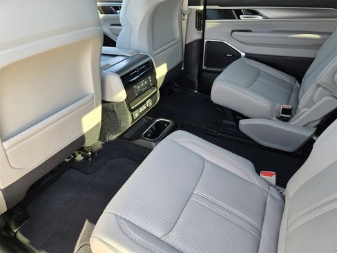 New 2025 Jeep Wagoneer L Series II image 31