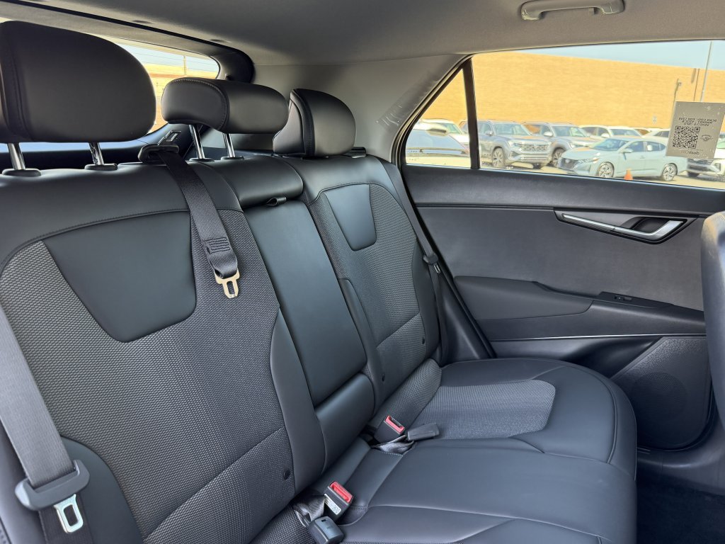 Used 2025 Kia Niro Wind FWD image 37