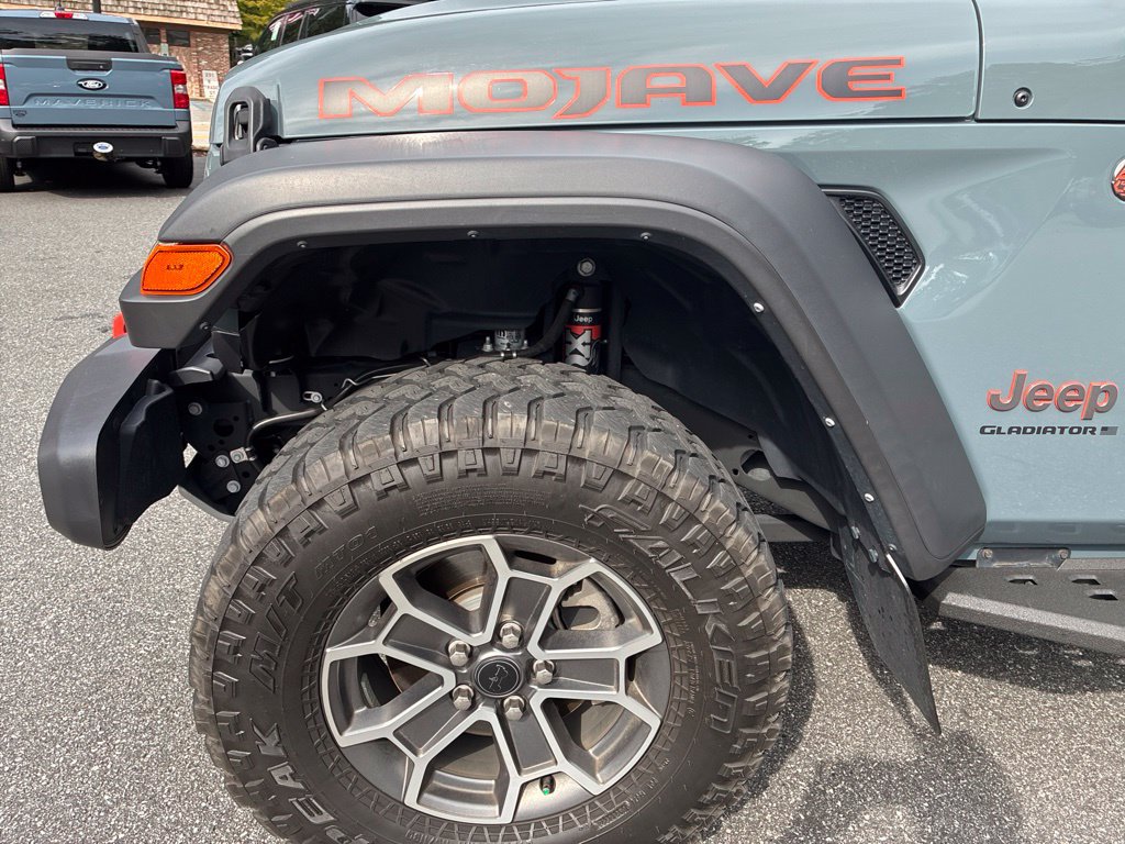 Used 2024 Jeep Gladiator Mojave w/ Technology Group AWD/4WD image 6