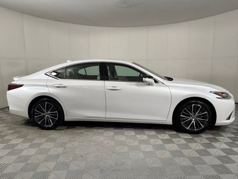 Used 2025 Lexus ES 300h w/ Premium Package image 10