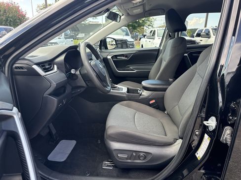 Used 2023 Toyota RAV4 XLE FWD image 9