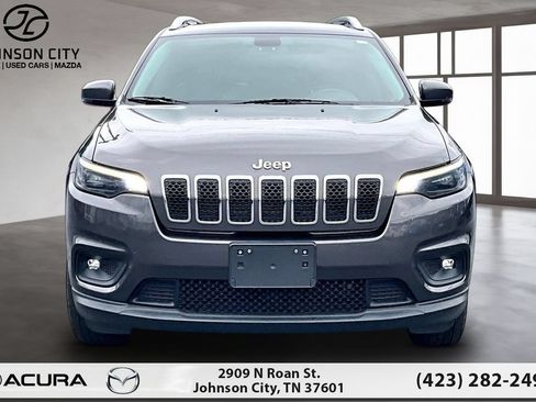 Used 2019 Jeep Cherokee Latitude Plus w/ Cold Weather Group AWD/4WD image 3