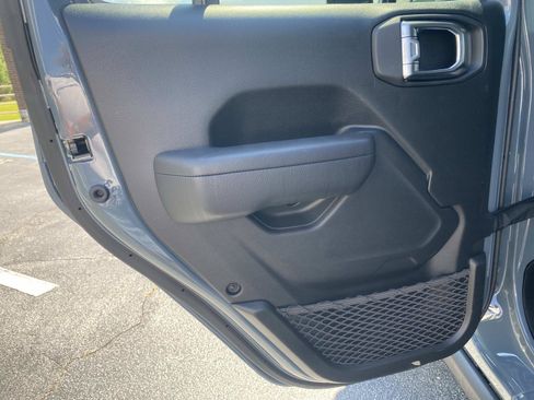 Used 2024 Jeep Wrangler Unlimited AWD/4WD image 18