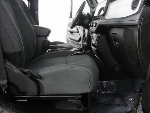 Used 2025 Jeep Wrangler Unlimited Sahara image 19