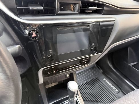 Used 2018 Toyota Corolla SE FWD image 19
