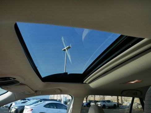 Used 2021 Subaru Outback Premium image 32