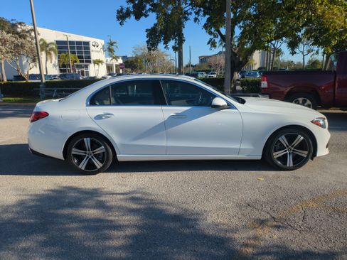 Used 2022 Mercedes-Benz C 300 Sedan image 4