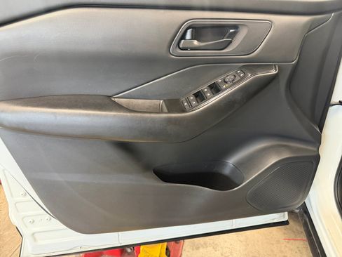 Used 2024 Nissan Rogue S FWD image 25