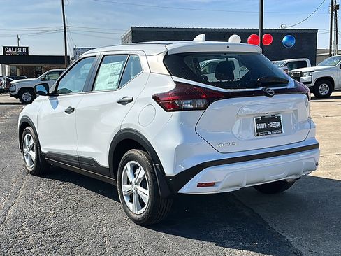 New 2025 Nissan Kicks Play S image 6