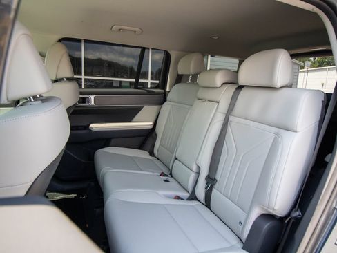 Used 2025 Hyundai Santa Fe SEL FWD image 9