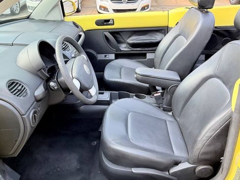Used 2007 Volkswagen Beetle Convertible w/ Package 1 FWD image 25
