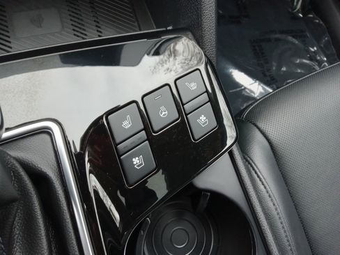 Used 2025 Kia Sportage SX image 20