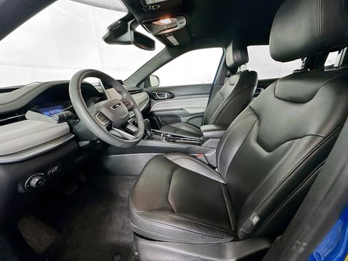 Used 2025 Jeep Compass Limited image 13