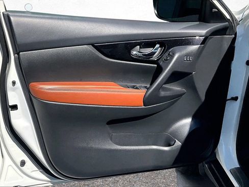 Used 2019 Nissan Rogue SL w/ Premium Package AWD/4WD image 19