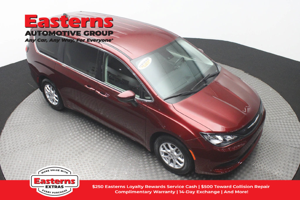 Used 2023 Chrysler Voyager LX FWD image 4
